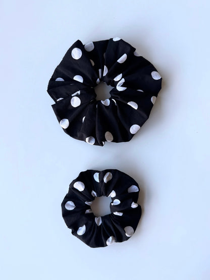 Scrunchie gepunktet schwarz weiß
