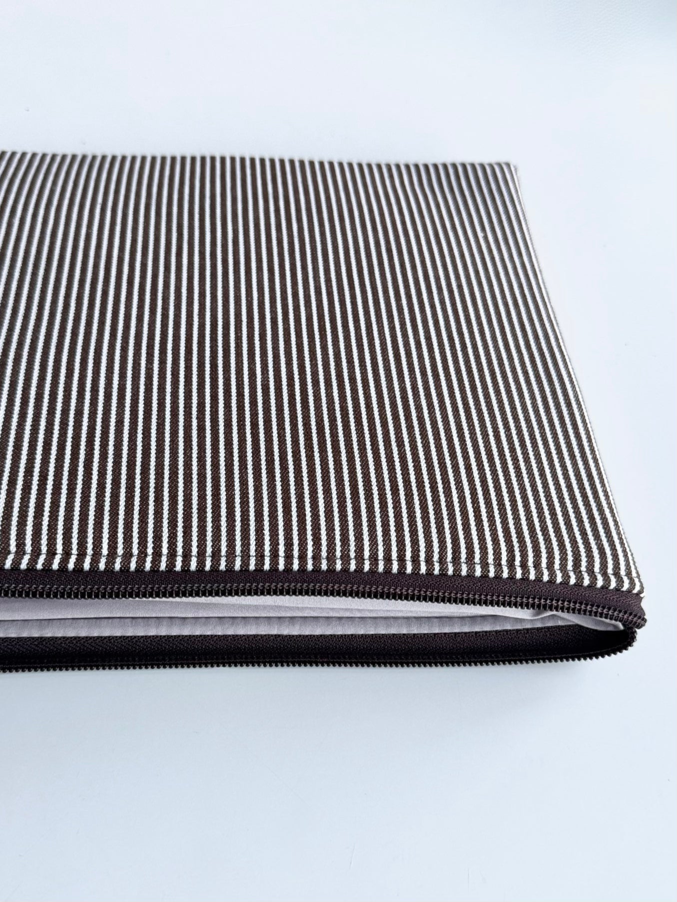 Laptoptasche & Tablethülle – choco stripes