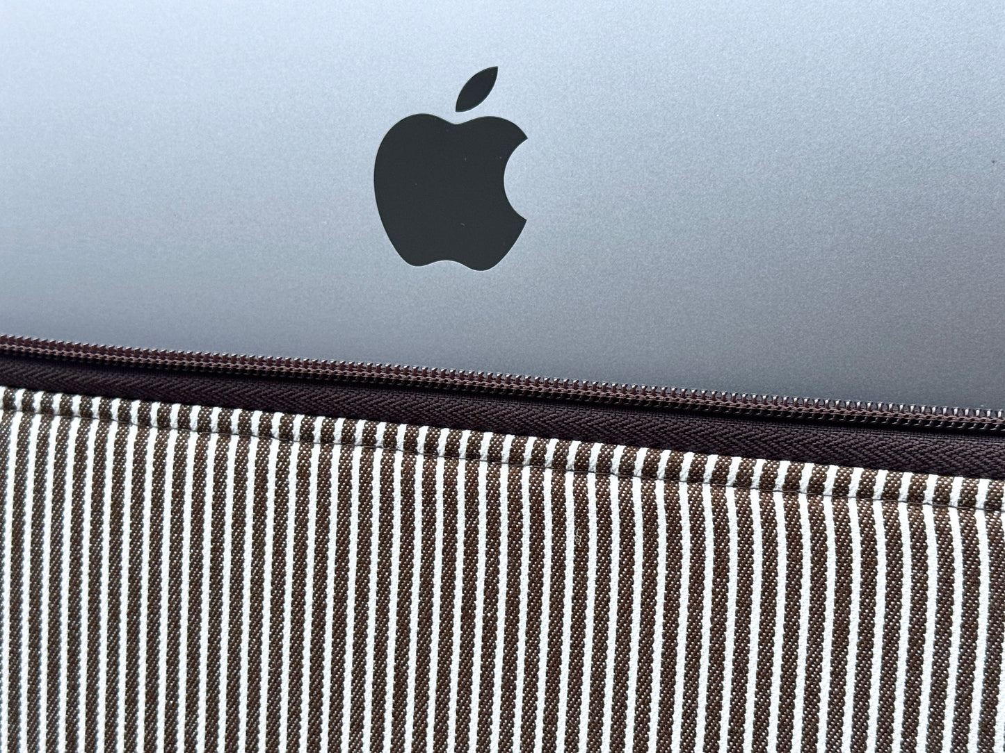 Laptoptasche & Tablethülle – choco stripes