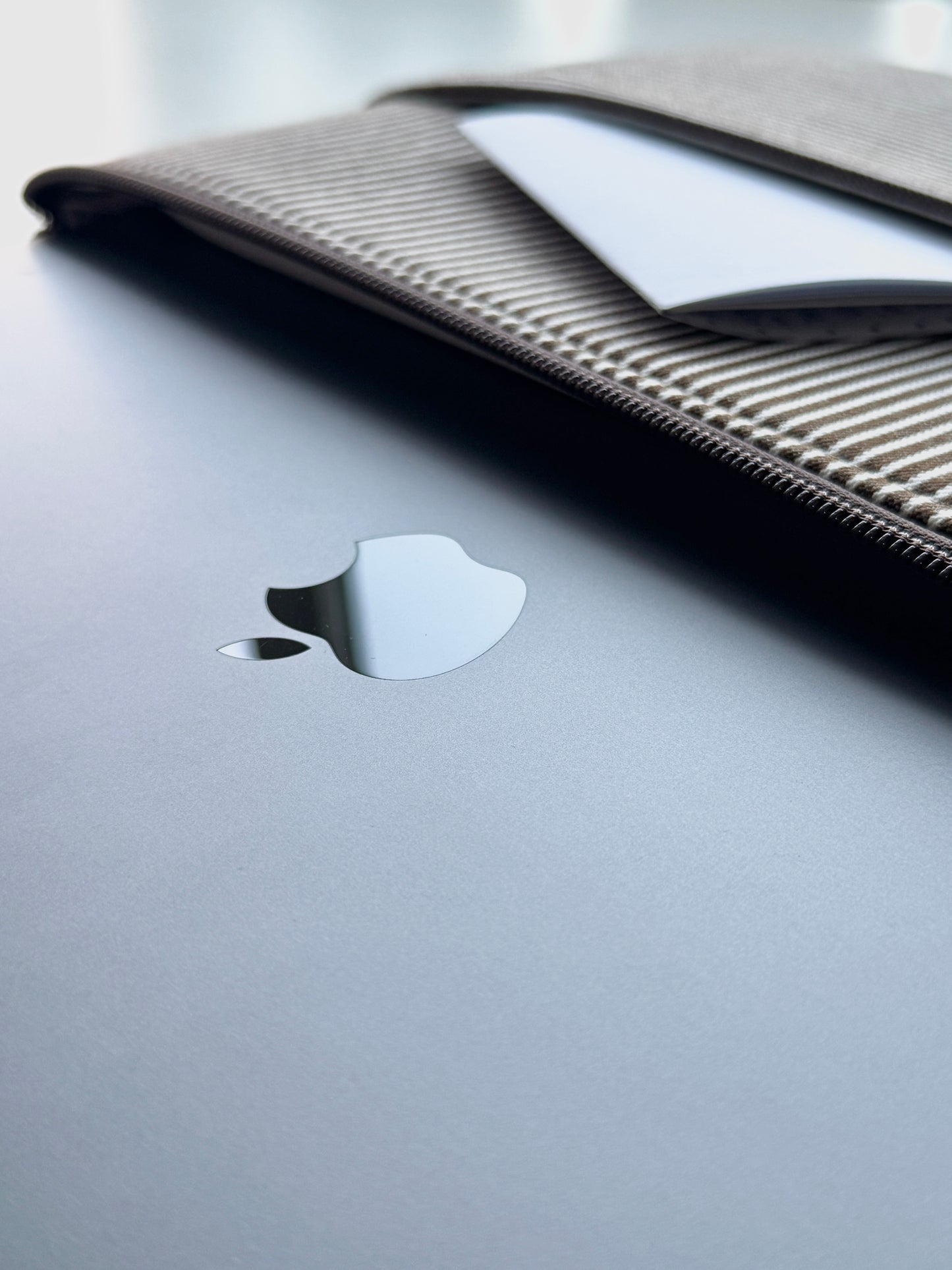Laptoptasche & Tablethülle – choco stripes