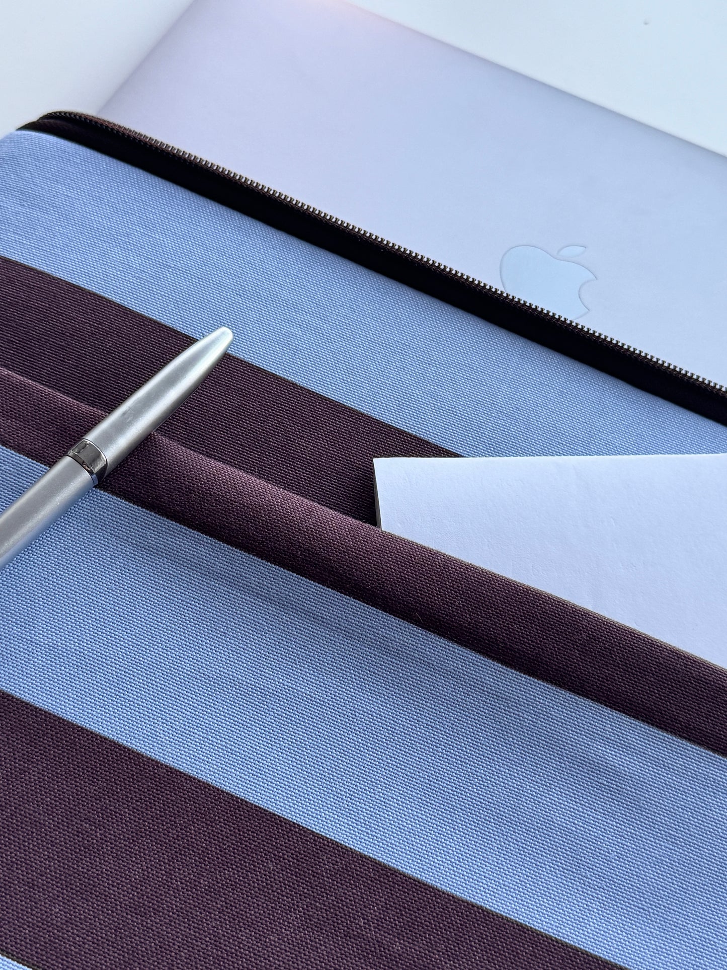 Laptoptasche & Tablethülle – sky/purple