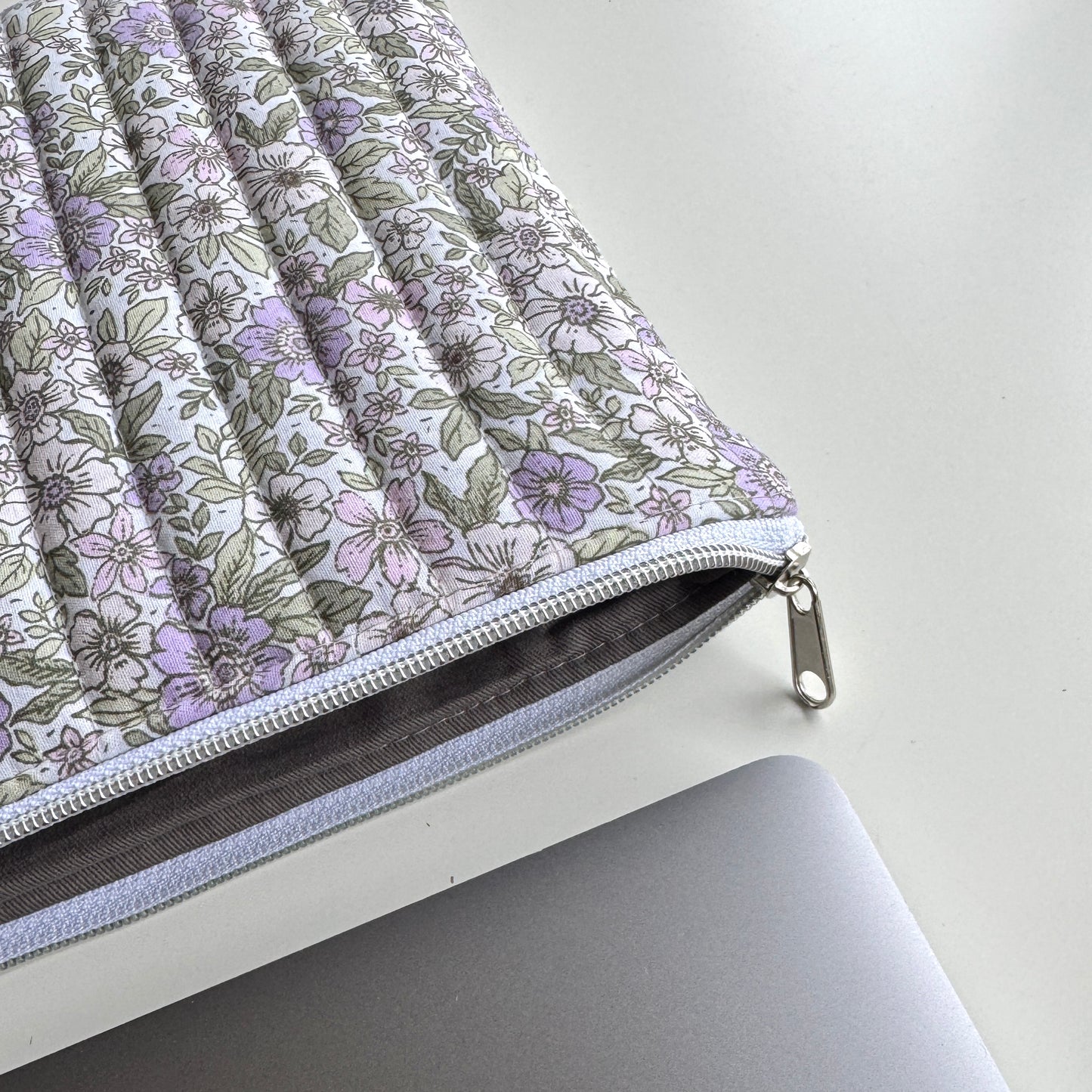 Laptoptasche Blumenmuster – Notebook & Tablet Hülle mit Reißverschluss