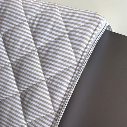 Laptoptasche gestreift – Tablet & Notebook Hülle Sandfarben