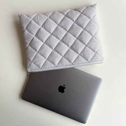 Laptoptasche gestreift – Tablet & Notebook Hülle Sandfarben