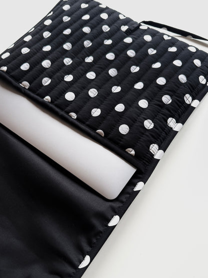 Gepunktete Laptoptasche mit Schleife - MacBook & Tablet Hülle