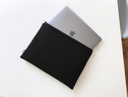 Gepolsterte Laptoptasche schwarz mit MacBook