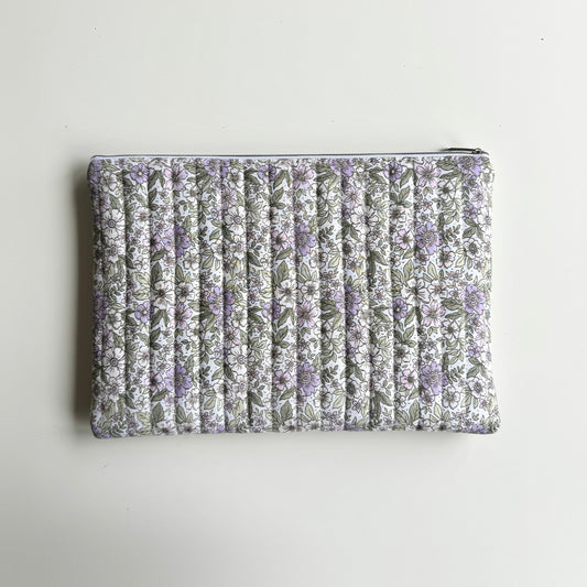 Gesteppte Laptoptasche mit Blumenmuster, handgemacht