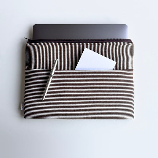 Laptoptasche braun/weiß fein gestreift mit Außenfach, handgemacht