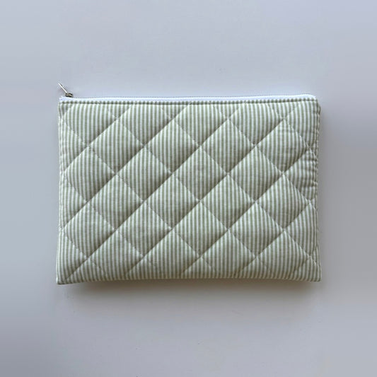 Gesteppte Laptoptasche hellgrün gestreift, handgemacht