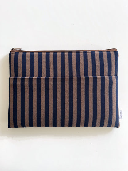 Gepolsterte Laptoptasche navy braun gestreift aus Baumwolle, handgemacht von flohri