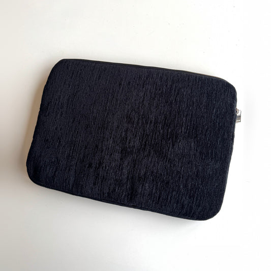 Laptoptasche schwarz mit abgerundeten Ecken, handgemacht