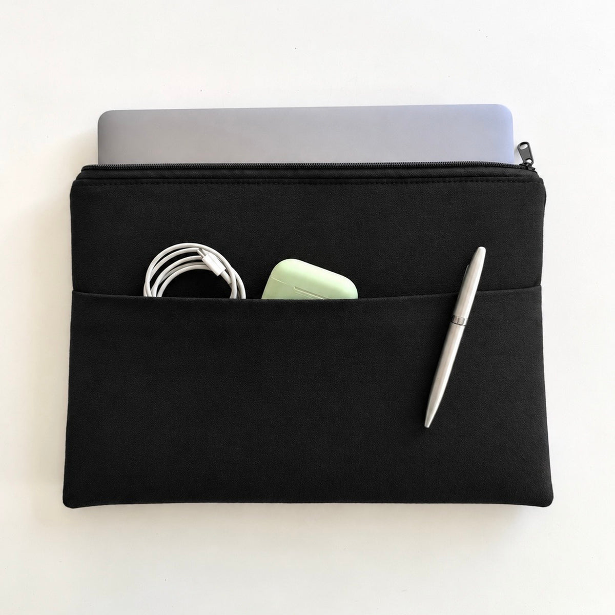 Laptoptasche schwarz mit Außenfach für Ladekabel, Stift und Kopfhörer