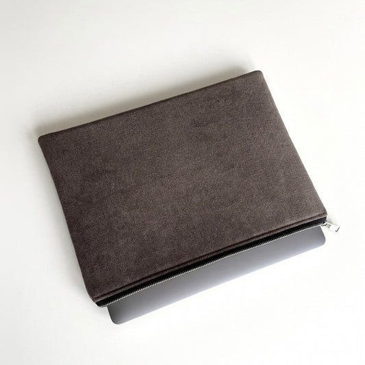 Laptoptasche aus Velour in Braun, handgemacht